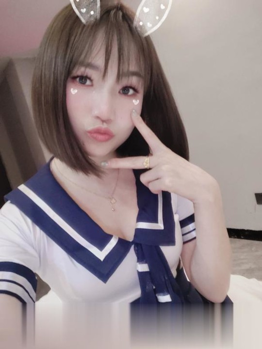 风骚型短发御姐